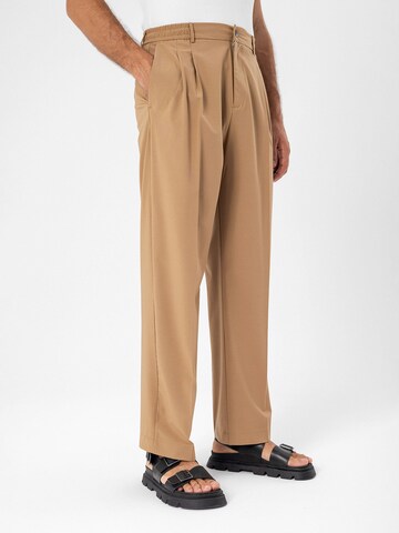Antioch Regular Pleat-front trousers in Beige