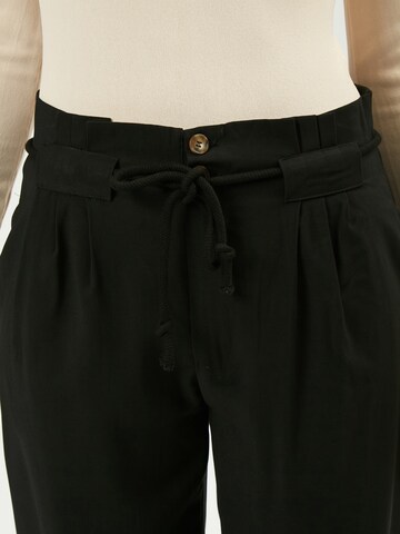 Loosefit Pantalon à pince Influencer en noir