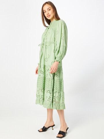 Robe Warehouse en vert : devant