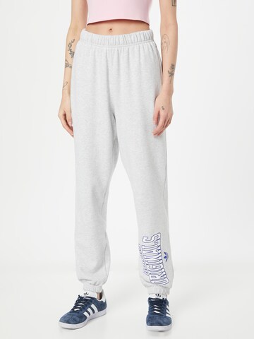 Effilé Pantalon 'Joggers' ADIDAS ORIGINALS en gris : devant