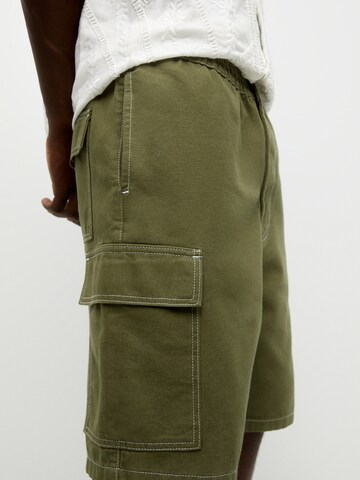 Pull&Bear Regular Cargo Pants in Green