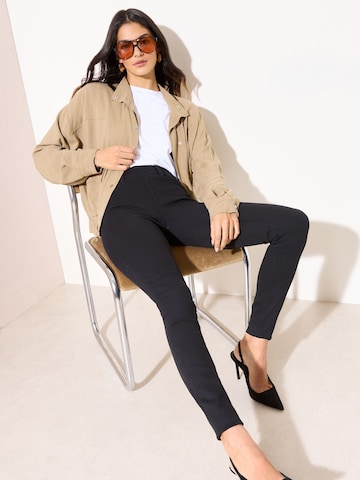 Skinny Jeggings di Friends Like These in nero