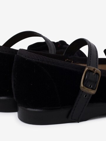 Pisamonas - Bailarina en negro