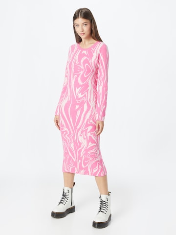 A-VIEW Πλεκτό φόρεμα 'Kira' σε ροζ: μπροστά