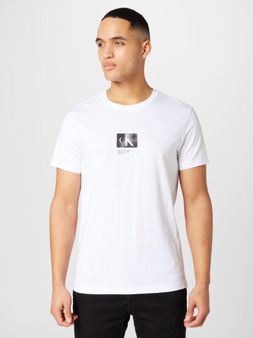 Tricou de la Calvin Klein Jeans pe alb: față