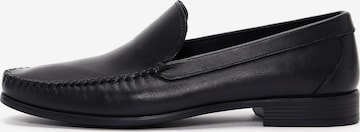 Chaussure basse Derimod en noir : devant