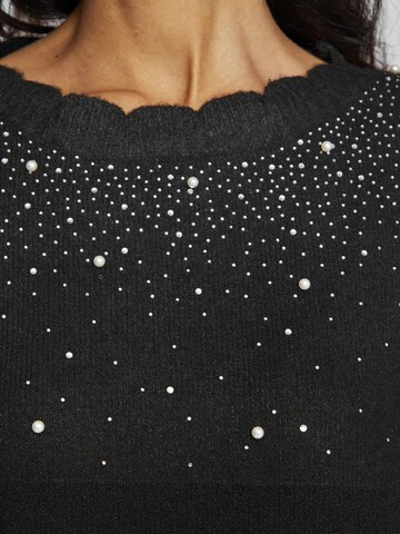 VILA Cape in Black