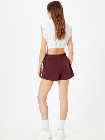 WEEKDAY Loosefit Shorts in Rot
