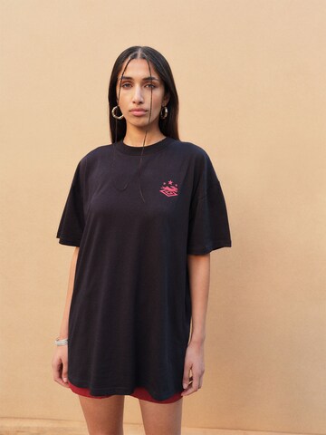 Pacemaker Shirt 'X Pacemaker' in Black: front