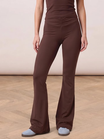 noar studios Flared Leggings in Braun