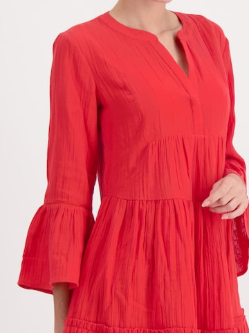 Robe monari en rouge