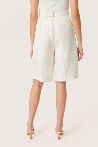 SOAKED IN LUXURY Regular Pleated Pants 'Kimina' in White