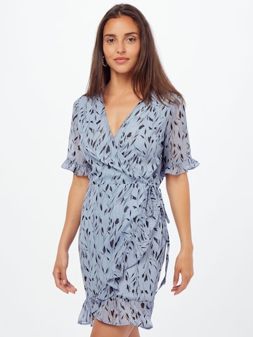 Rochie de la Freebird pe albastru: față