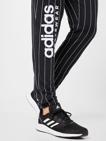 Coupe slim Pantalon de sport 'Pinstripe Fleece' ADIDAS SPORTSWEAR en noir
