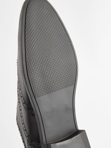 Chaussure à lacets Next en noir