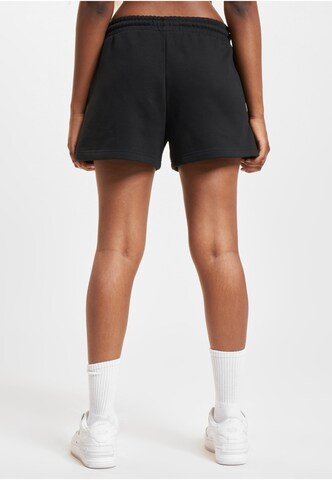 ROCAWEAR Regular Shorts in Schwarz