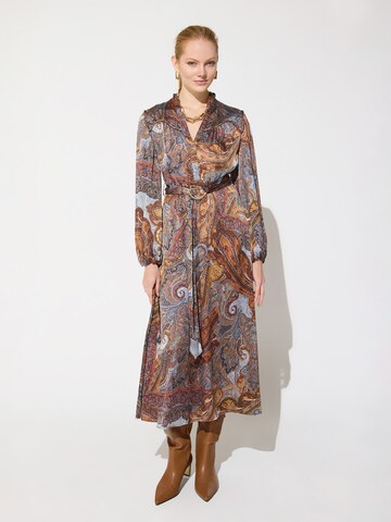 Lola Casademunt - Vestido en azul: frente