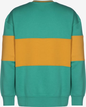 LEVI'S ® Sweatshirt 'Color Block Tipped Crew Alhambra' in Grün