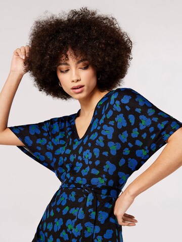 Apricot Kleid in Blau