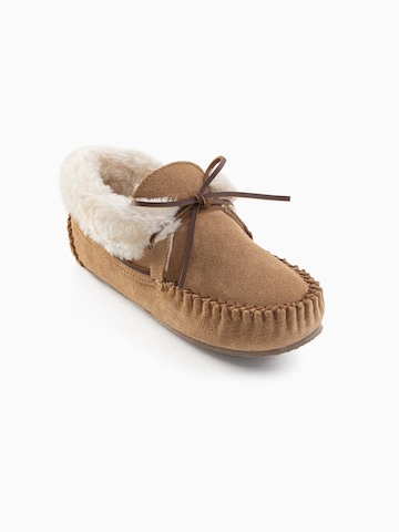 Minnetonka - Mocassins 'Chrissy' em castanho