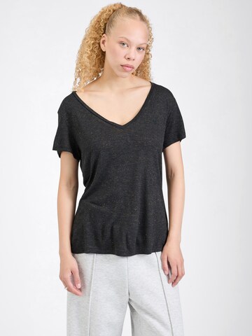 T-shirt 'STUDIOS' Superdry en noir : devant