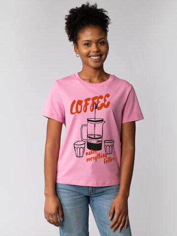 T-shirt ' Coffee makes everything better ' Watapparel en rose : devant