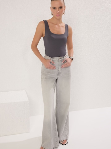 Shirtbody Trendyol en gris