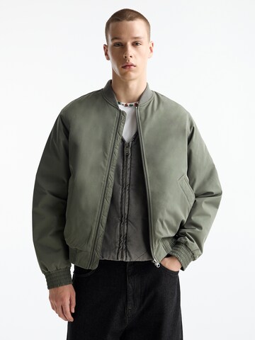 Pull&Bear Between-Season Jacket in Green: front