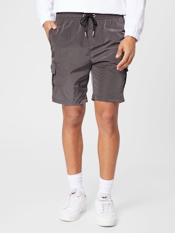 ELLESSE - Regular Calças de desporto 'Chaps' em cinzento: frente