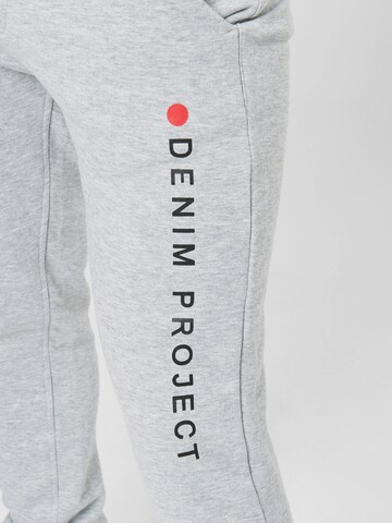 Tapered Pantaloni de la Denim Project pe gri