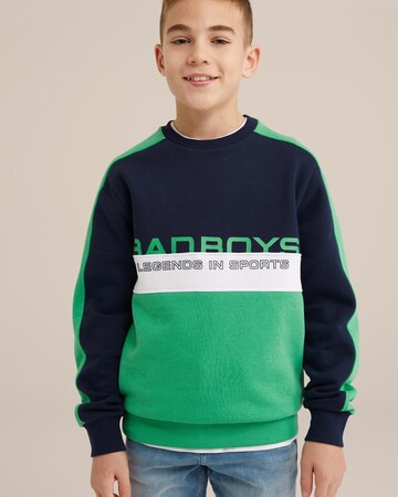 WE Fashion Sweatshirt in Green: front