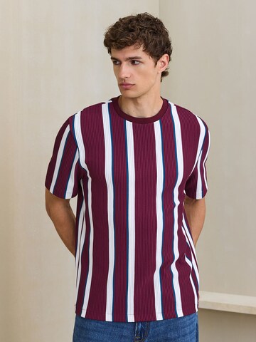 Next - Camisa em vermelho: frente