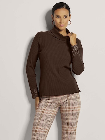 MADELEINE Shirt in Bruin: voorkant