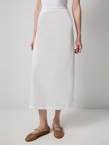 Touche Prive Skirt in White