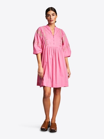 Rich & Royal Платье-рубашка в Ярко-розовый