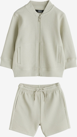 Next Setti värissä vihreä: etupuoli