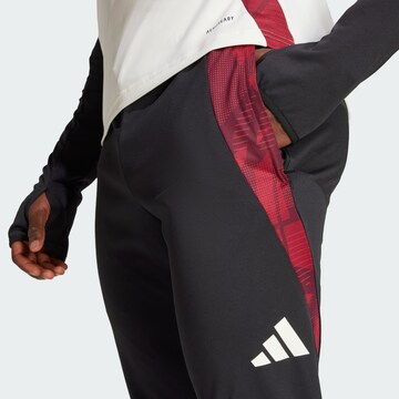 Coupe slim Pantalon de sport 'Manchester United Tiro 24' ADIDAS PERFORMANCE en noir