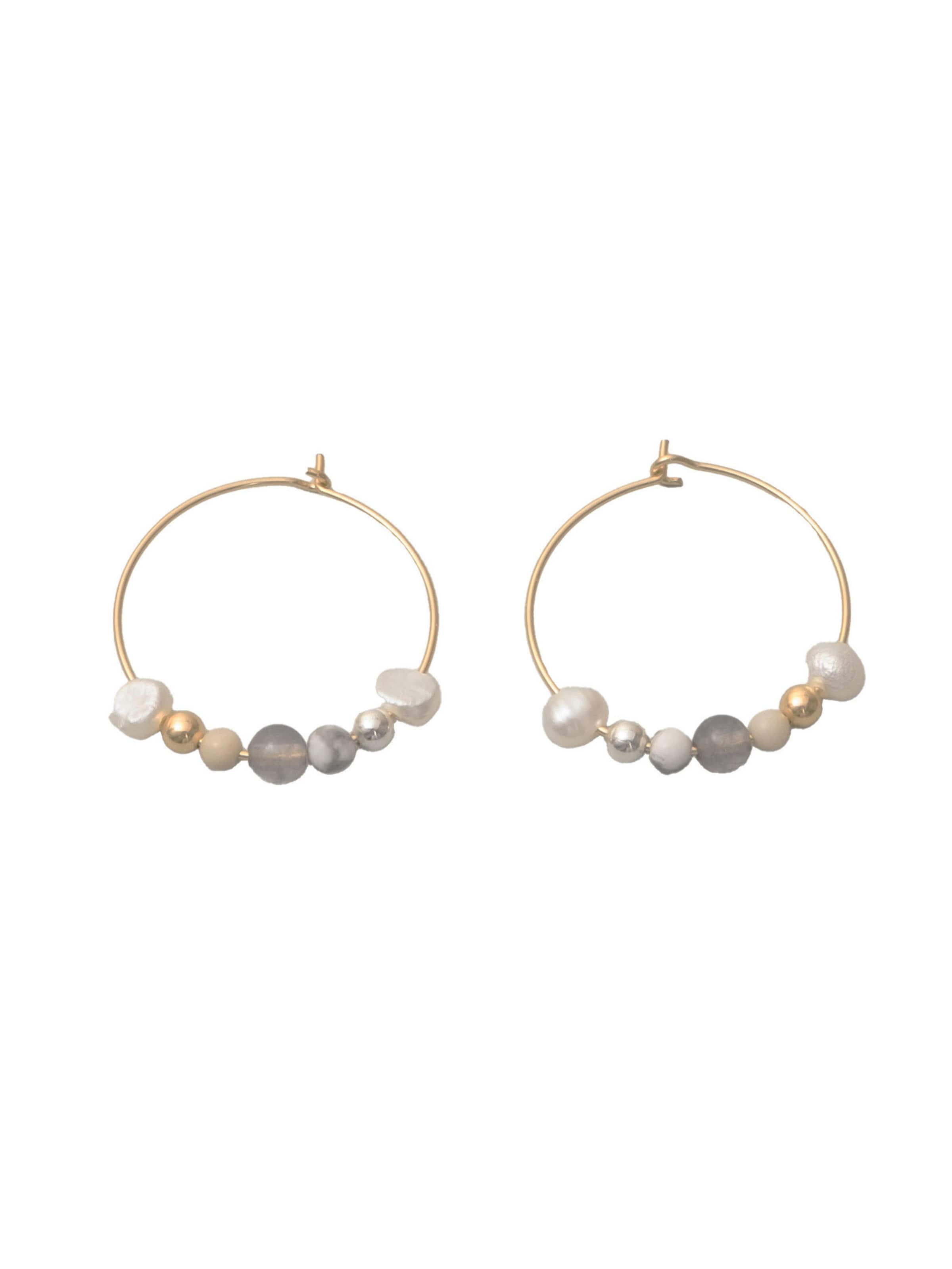 fejn Ohrringe 'Winter Pearl', Creolen 925 Silber, Süßwasser-Zuchtperlen,handgefertigt, nachhaltiger Echtschmuck in Gold: Vorderseite