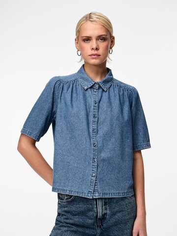 Camicia da donna 'MAG' di PIECES in blu: frontale