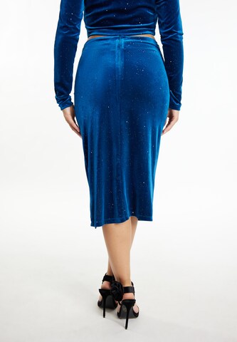 faina Rok in Blauw