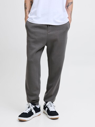 JACK & JONES Tapered Broek in Grijs: voorkant