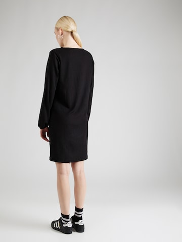 Wallis Obleka | črna barva