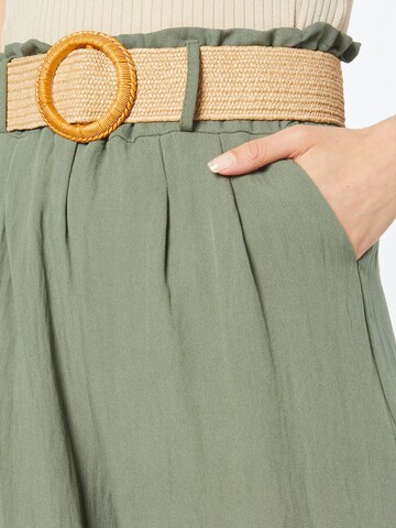 ZABAIONE Široke hlačnice Hlače z naborki 'Mia' | zelena barva