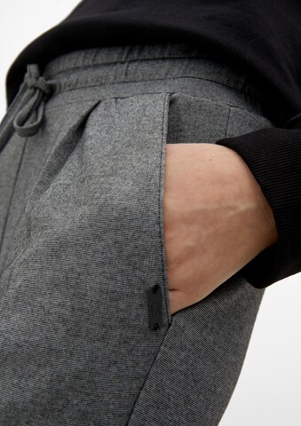 Coupe slim Pantalon à pince QS en gris