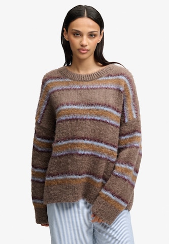 Superdry & Co Trui in Bruin: voorkant