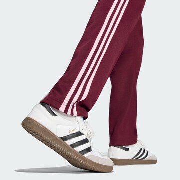ADIDAS ORIGINALS Regularen Hlače 'Classic' | rdeča barva