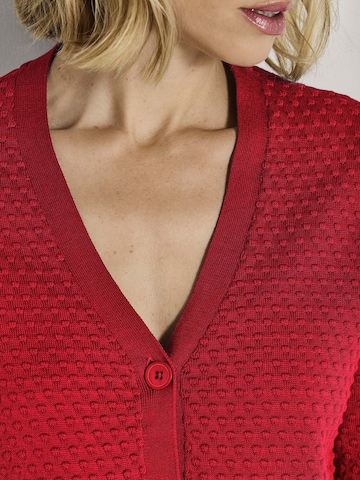 MADELEINE Gebreid vest in Rood