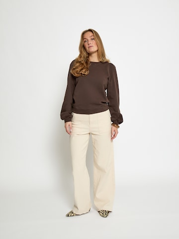 Peppercorn - Sweatshirt 'Gloria' em castanho
