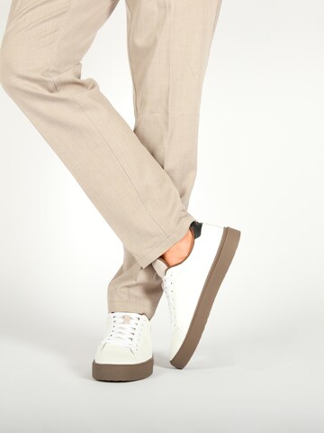 BLACKSTONE Låg sneaker 'QUARTZ ZEN - EG558' i vit