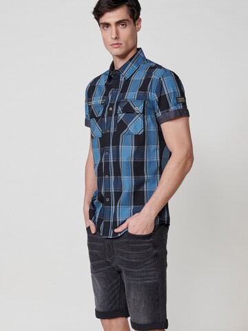 Coupe regular Chemise KOROSHI en bleu : devant